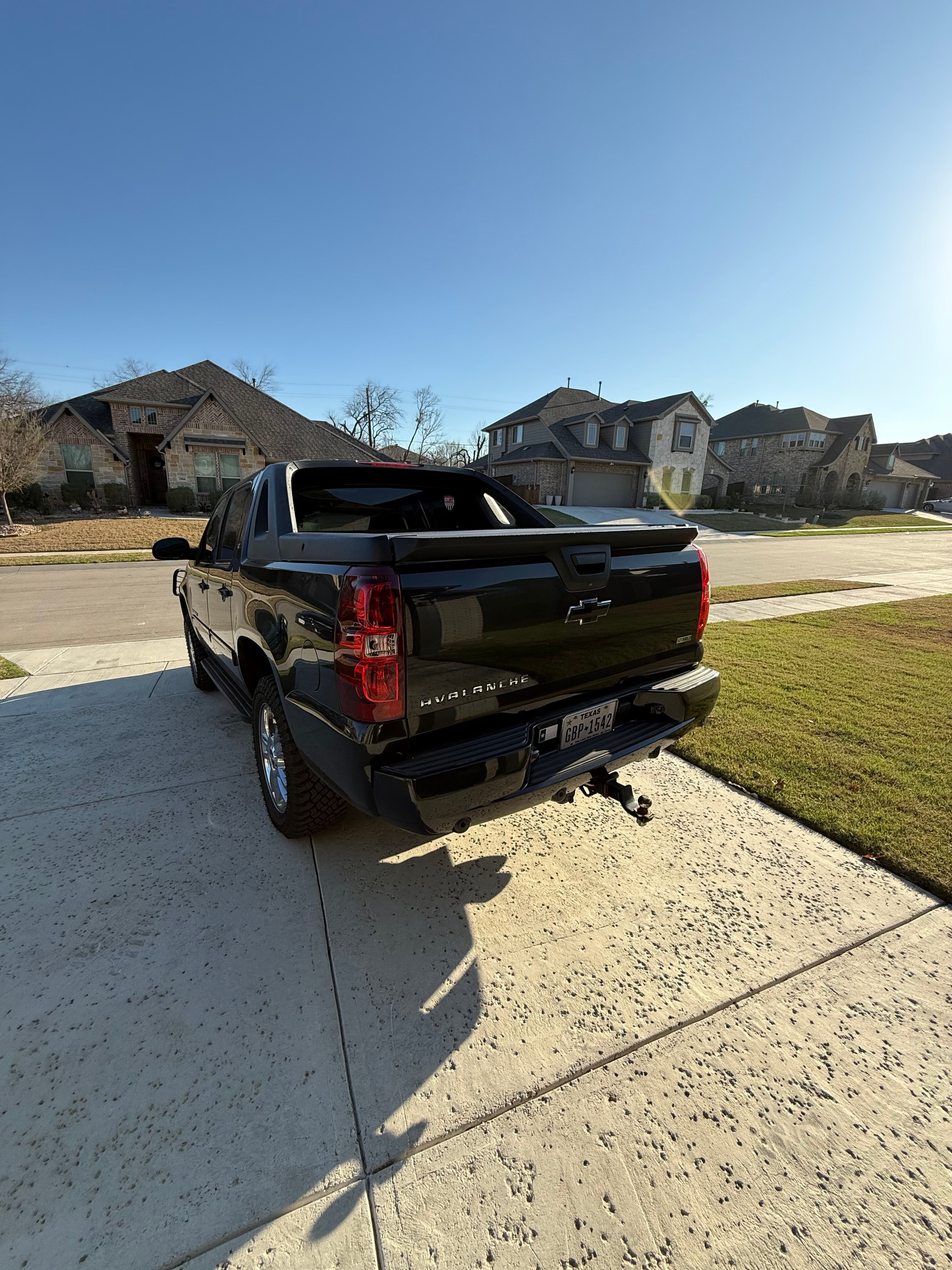Used 2010 Chevrolet Avalanche LT w/ Luxury Package AWD/4WD image 16
