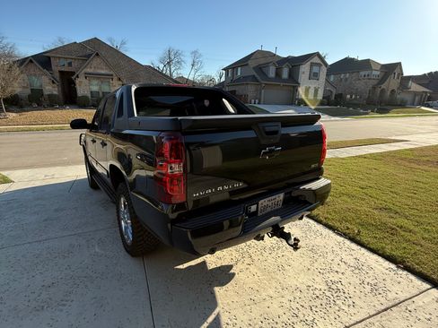 Used 2010 Chevrolet Avalanche LT w/ Luxury Package image 21