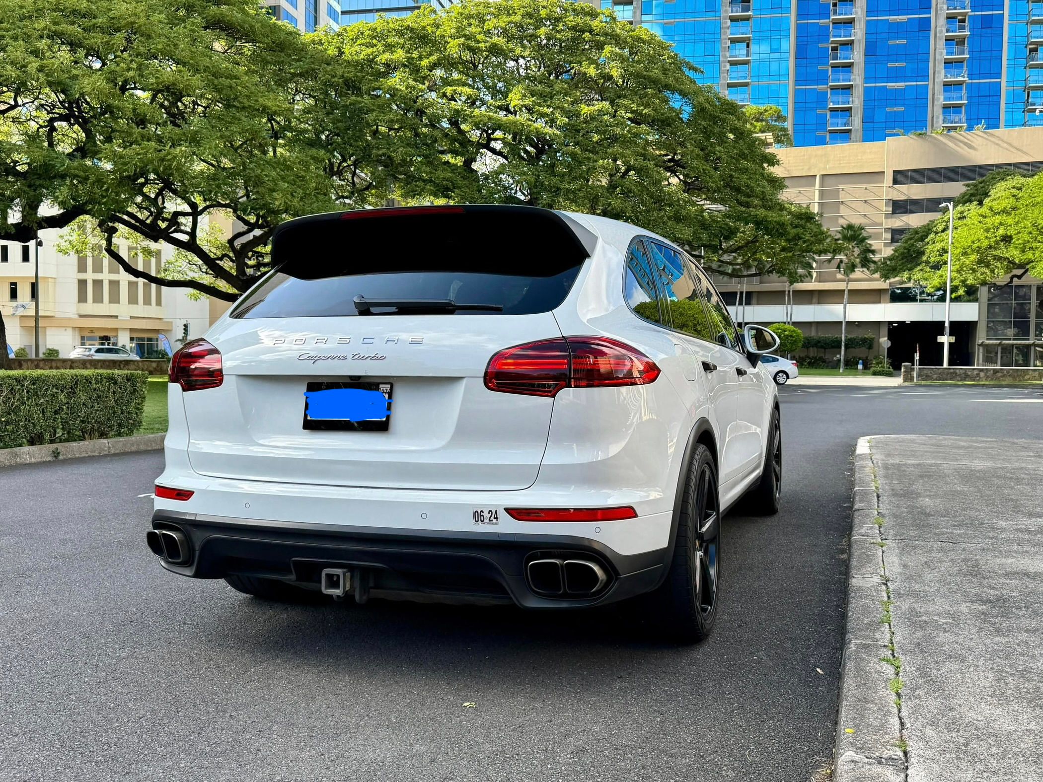 Used 2015 Porsche Cayenne Turbo AWD/4WD image 2