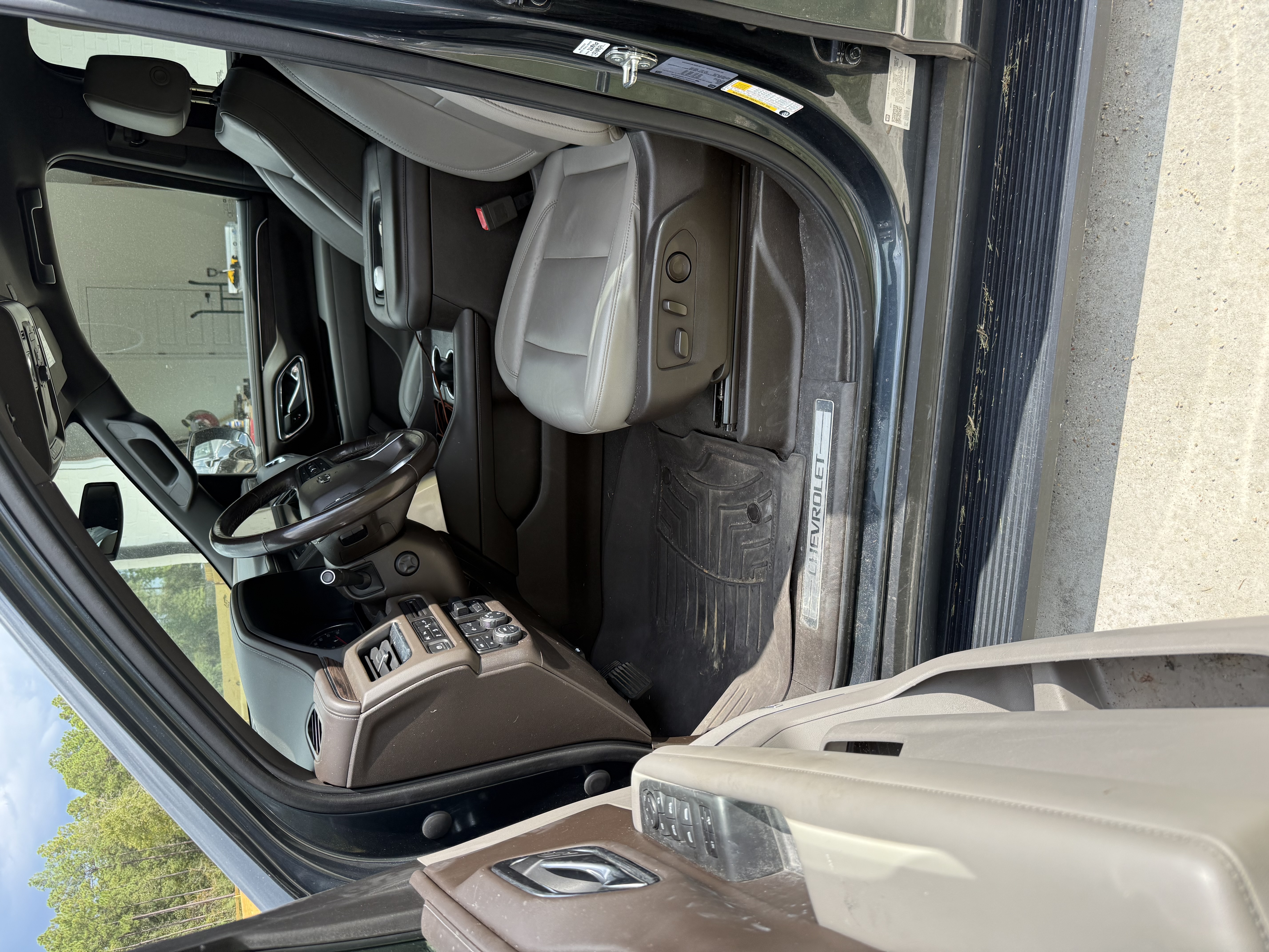 Used 2021 Chevrolet Suburban Z71 w/ Z71 Off-Road Package AWD/4WD image 10