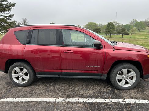 Used 2011 Jeep Compass Latitude w/ Sun/Sound Group AWD/4WD image 16