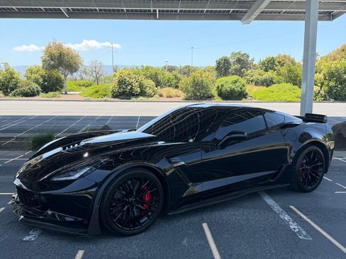 Used 2015 Chevrolet Corvette Z06 w/ 3LZ Preferred Equipment Group RWD image 1
