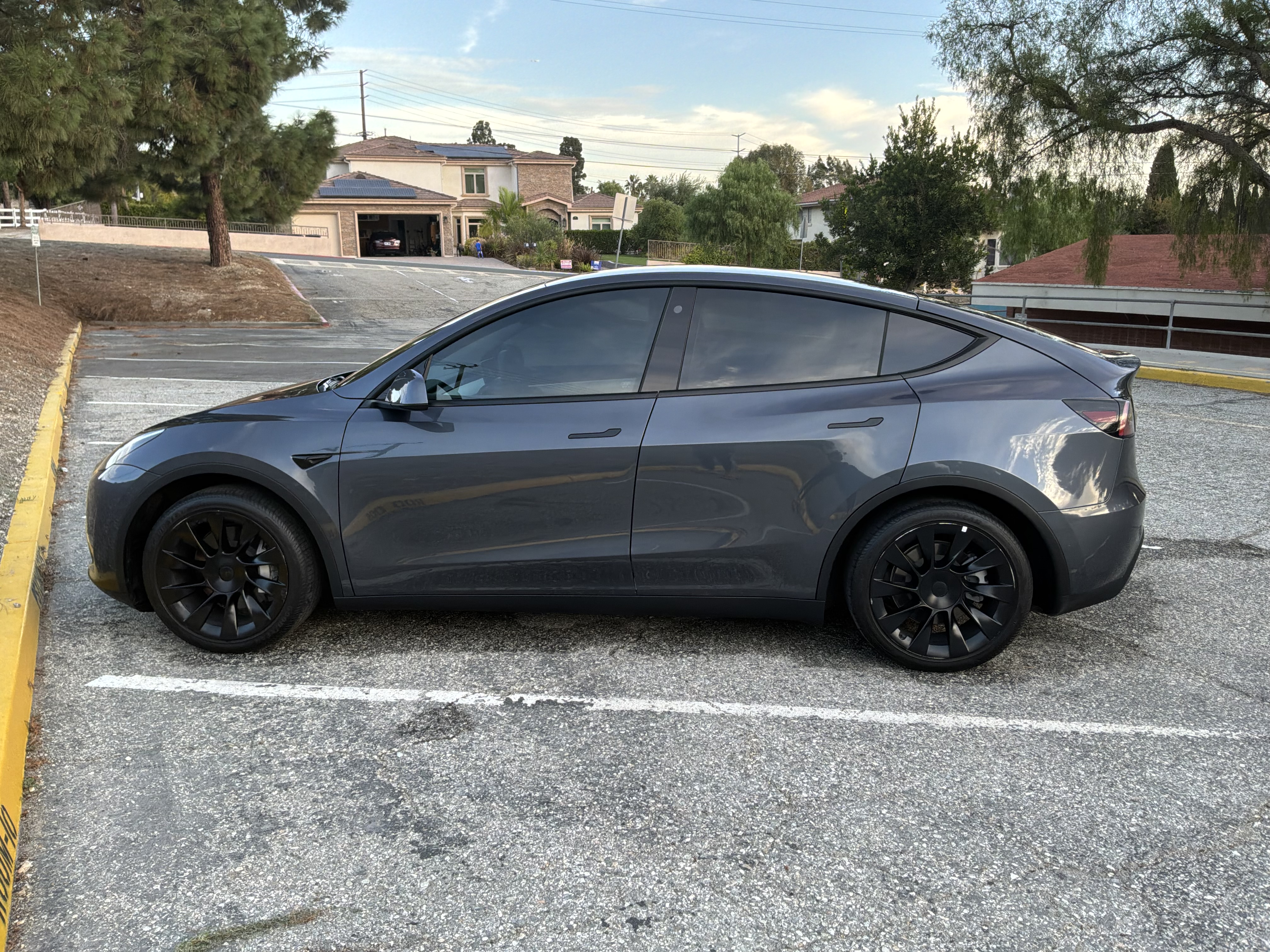 Used 2022 Tesla Model Y Long Range AWD/4WD image 5