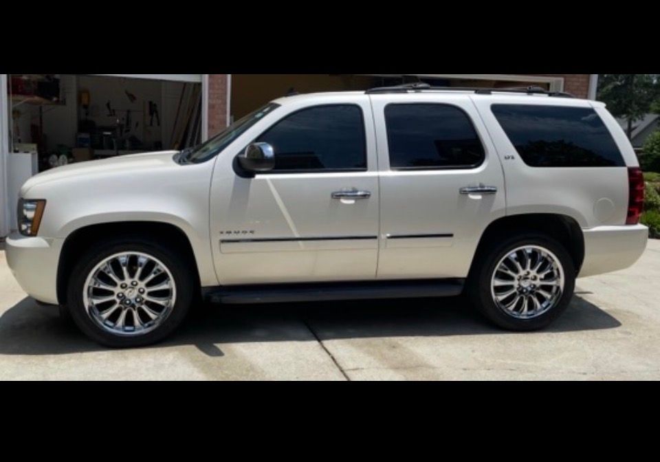 Used 2014 Chevrolet Tahoe LTZ RWD image 4