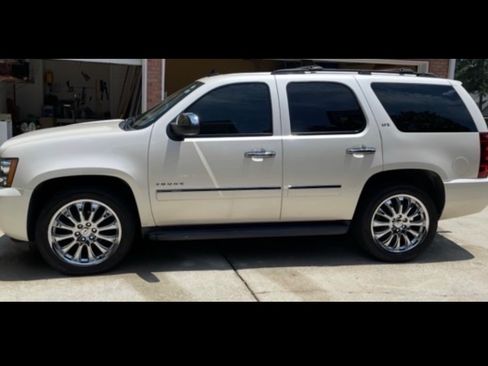 Used 2014 Chevrolet Tahoe LTZ RWD image 4