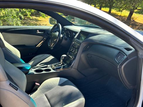 Used 2013 Hyundai Genesis 2.0T image 5