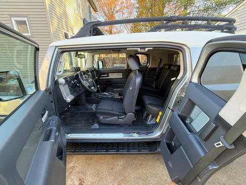 Used 2010 Toyota FJ Cruiser 4WD image 10