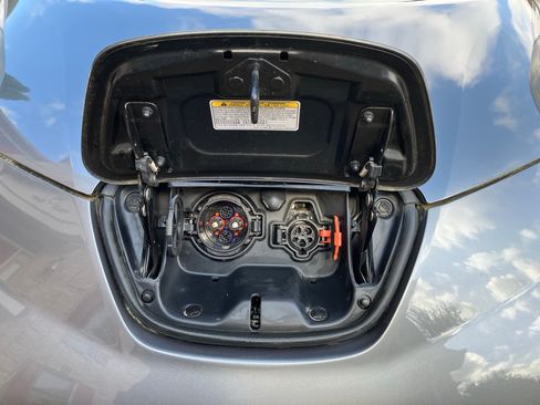 Used 2015 Nissan Leaf SV w/ LED & Quick Charge Package image 12