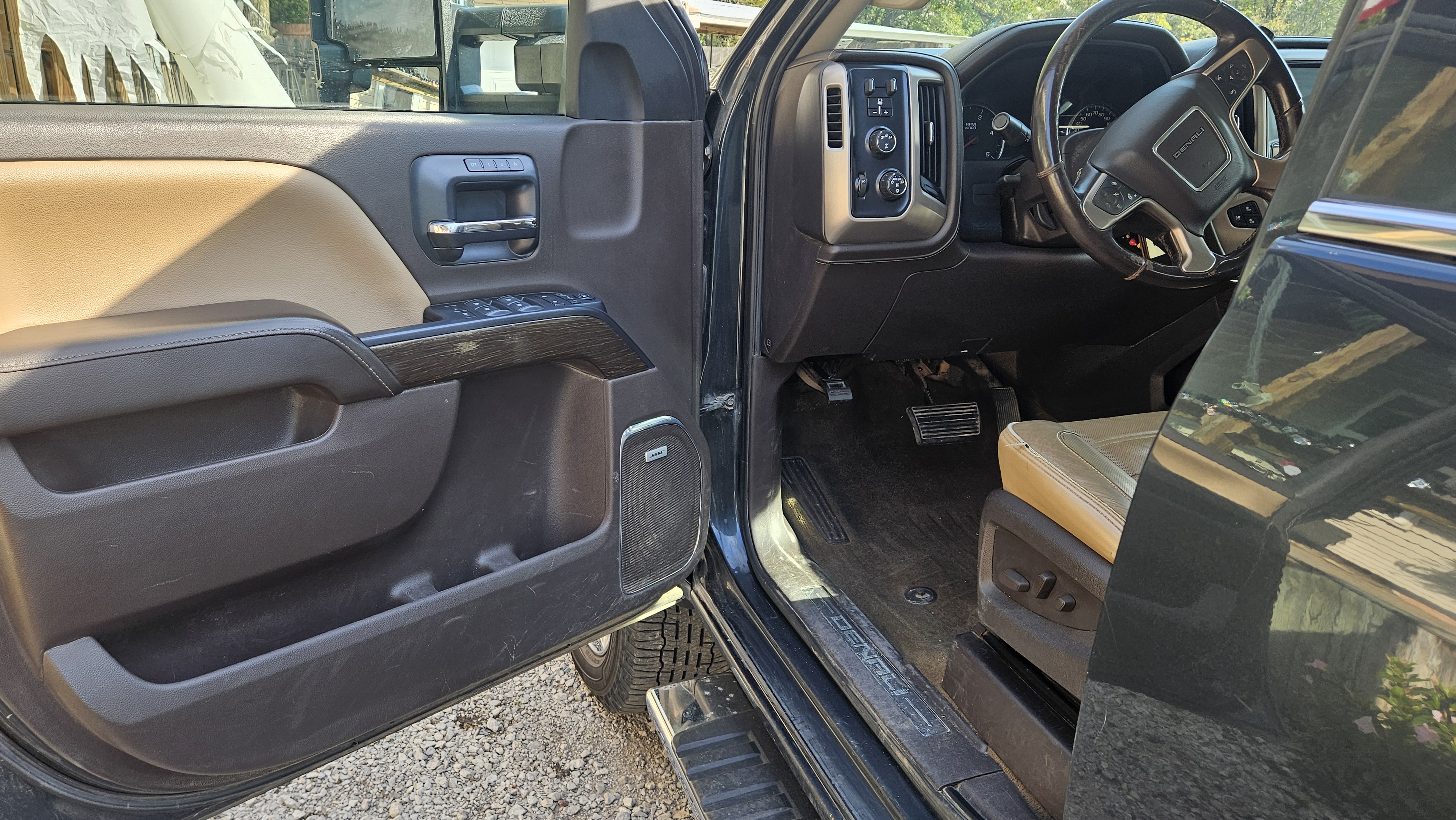 Used 2017 GMC Sierra 2500 Denali w/ Duramax Plus Package AWD/4WD image 12