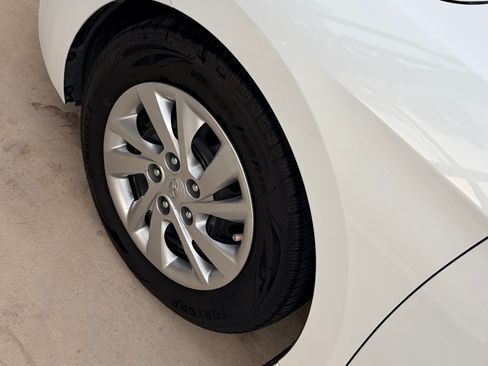 Used 2019 Hyundai Elantra SE w/ Cargo Package image 6