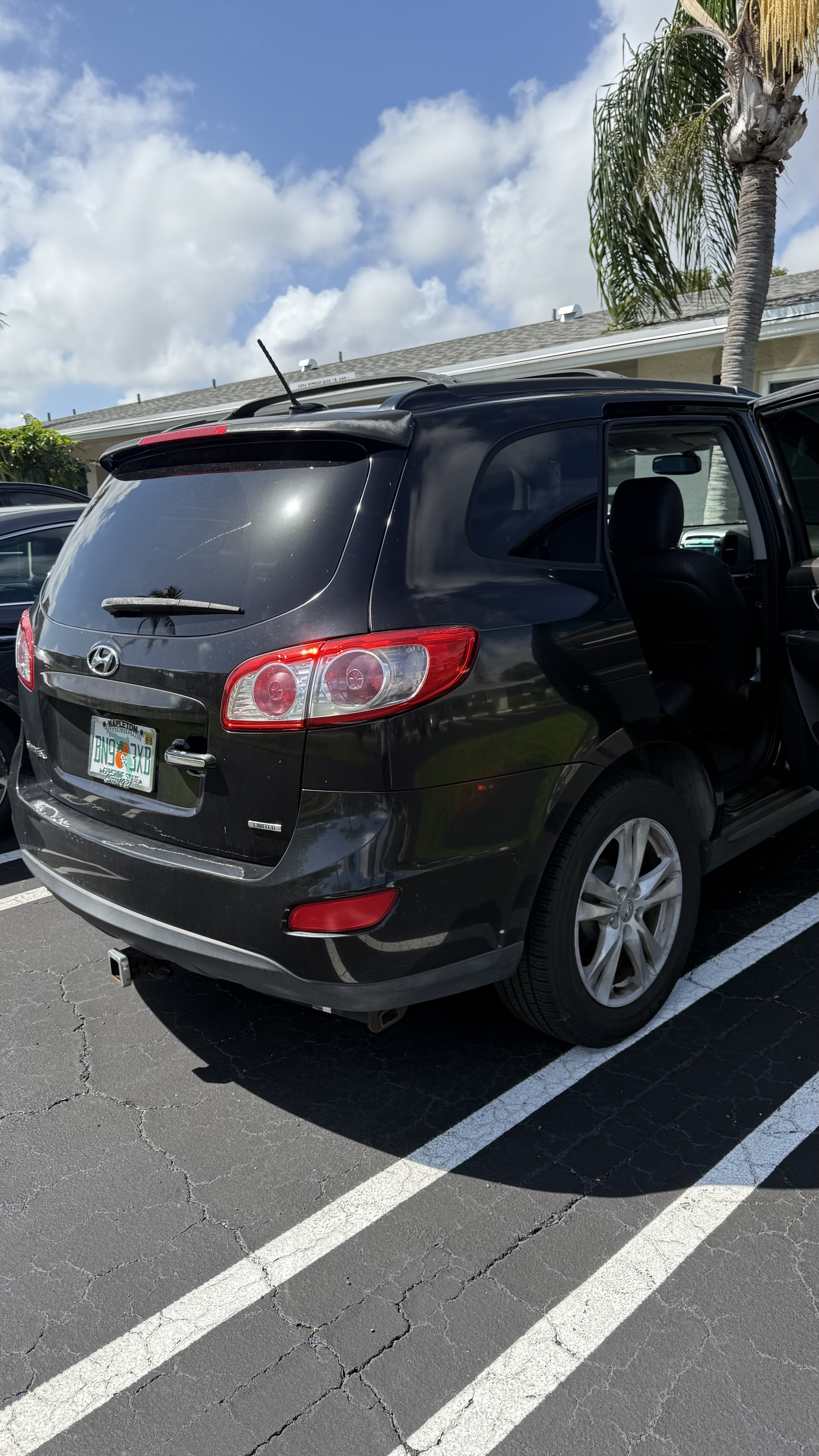 Used 2012 Hyundai Santa Fe Limited w/ Navigation Pkg 4 FWD image 11