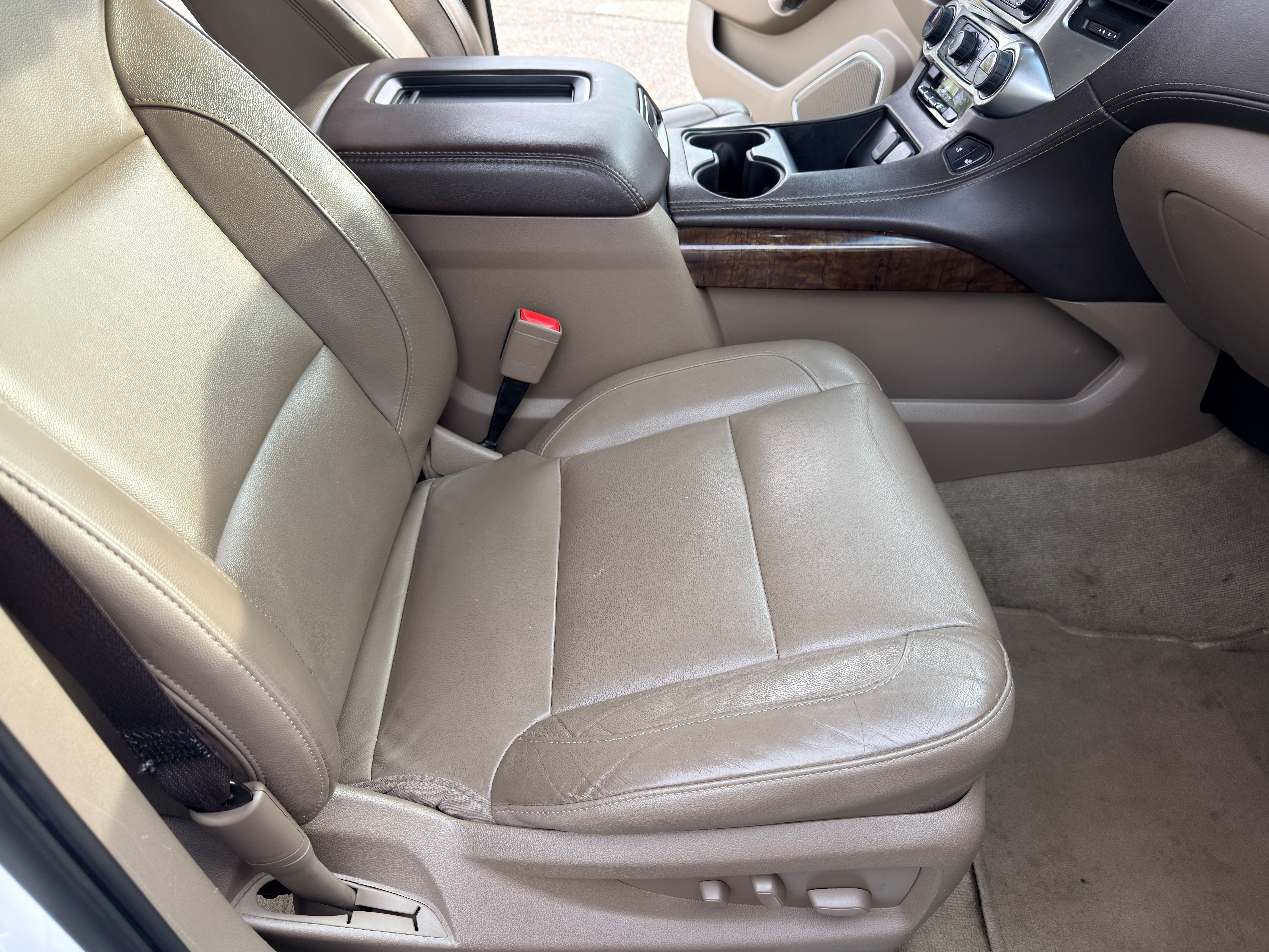 Used 2019 Chevrolet Tahoe LT w/ Luxury Package AWD/4WD image 16