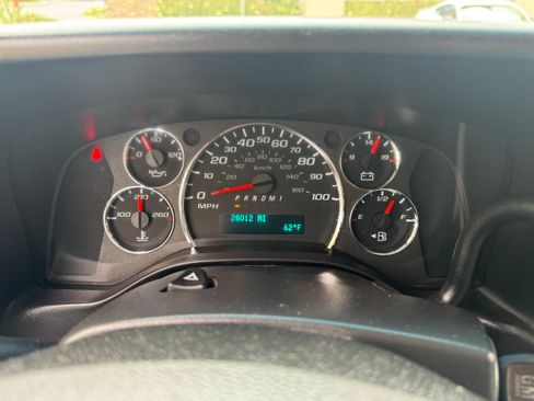 Used 2022 Chevrolet Express 3500 w/ Power Convenience Package image 9