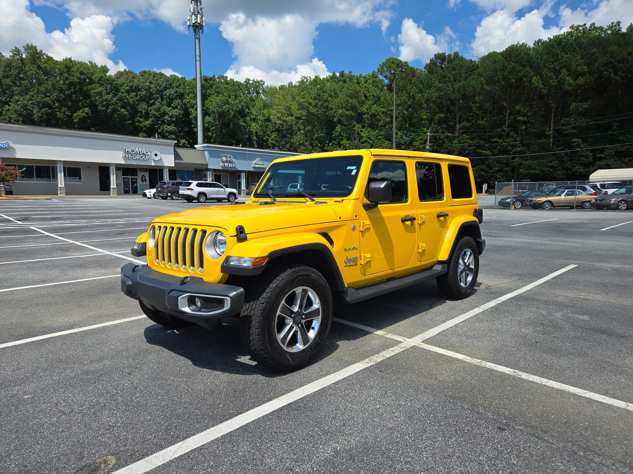 Used 2020 Jeep Wrangler Unlimited Sahara w/ Uconnect 4C Nav & Sound Group AWD/4WD image 2