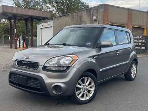 Used 2013 Kia Soul + image 1