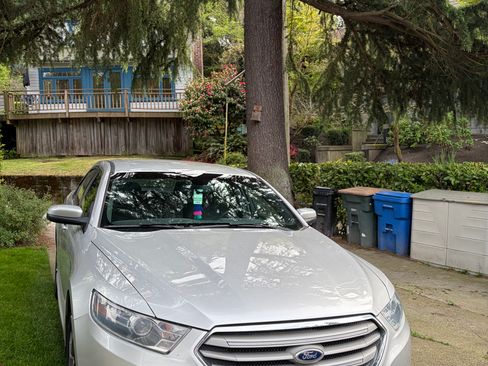 Used 2015 Ford Taurus SEL w/ Equipment Group 201A FWD image 2