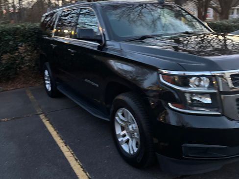 Used 2018 Chevrolet Suburban LT image 4
