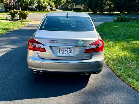 Used 2013 Hyundai Genesis 3.8 w/ Premium Pkg image 1