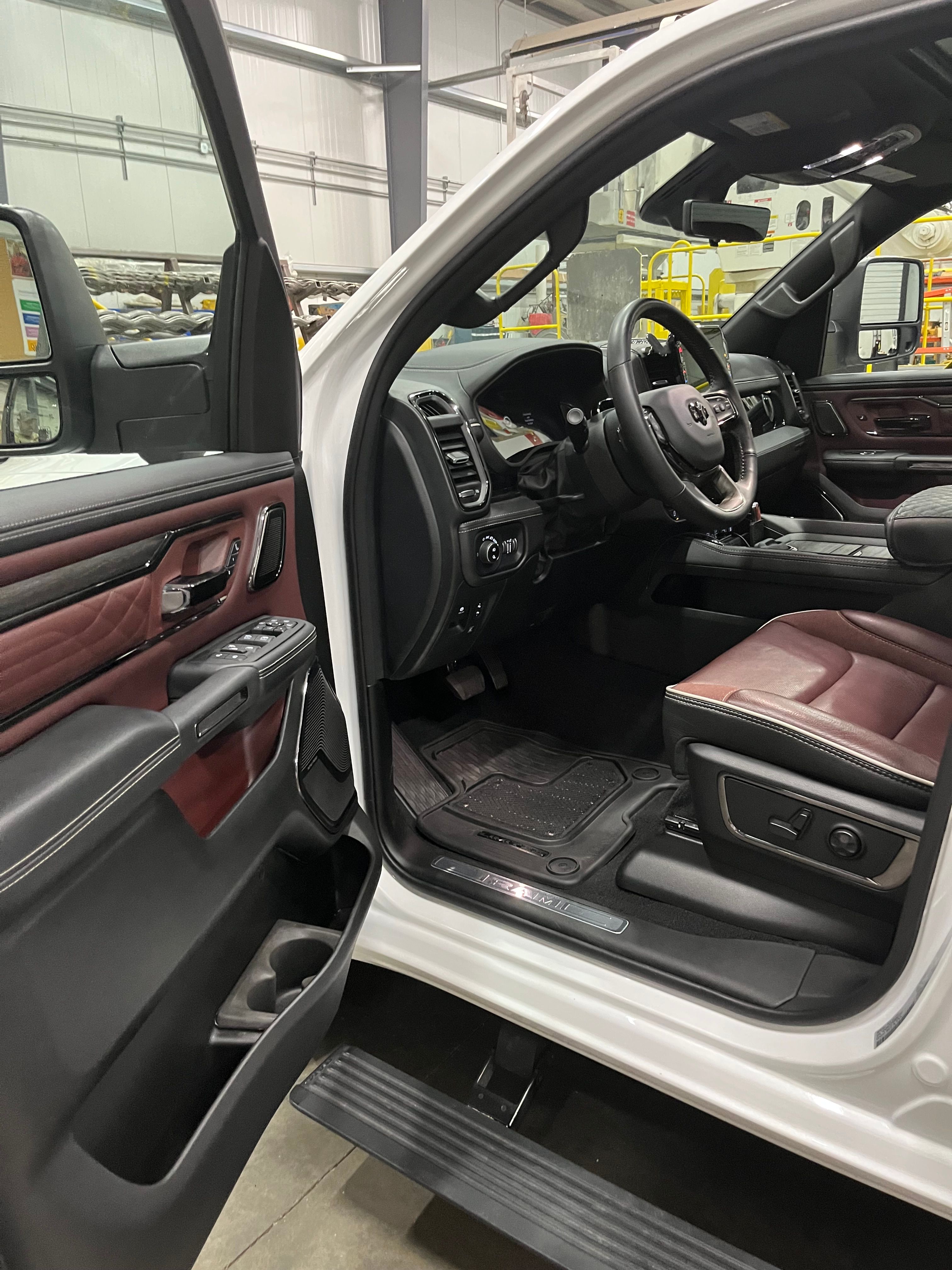 Used 2025 RAM 1500 Limited AWD/4WD image 12
