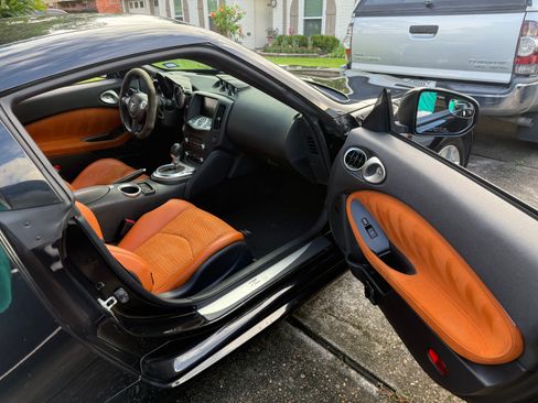 Used 2013 Nissan 370Z Touring RWD image 5