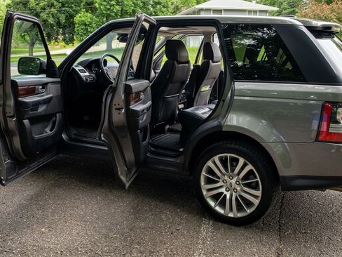Used 2011 Land Rover Range Rover Sport HSE LUX AWD/4WD image 9