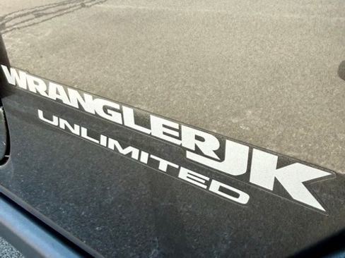 Used 2018 Jeep Wrangler Unlimited Rubicon w/ Cold Weather Group AWD/4WD image 12