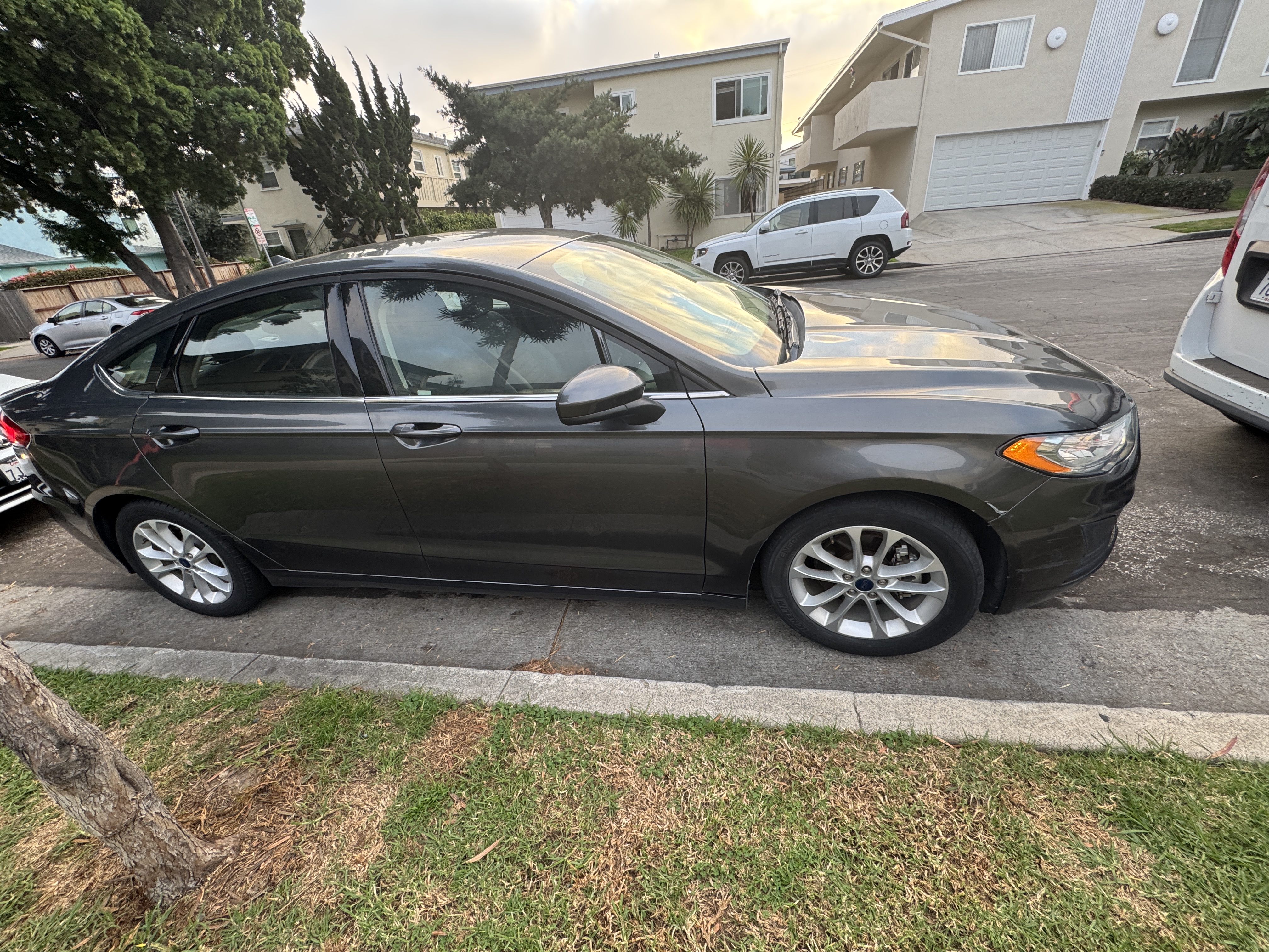 Used 2019 Ford Fusion SE FWD image 8