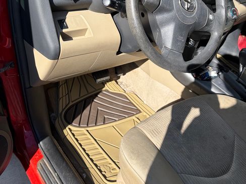 Used 2012 Toyota RAV4 4WD w/ Value Pkg image 6