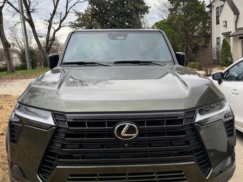 Used 2024 Lexus GX 550 AWD/4WD image 5