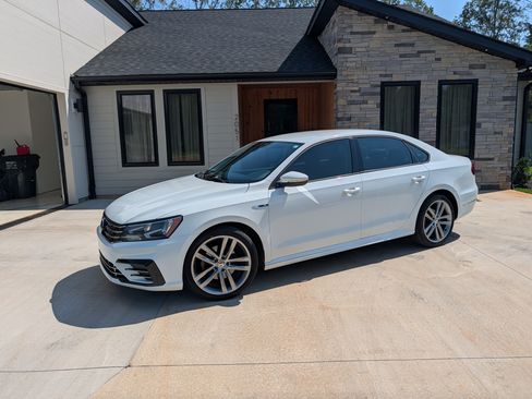 Used 2018 Volkswagen Passat 2.0T R-Line FWD image 2