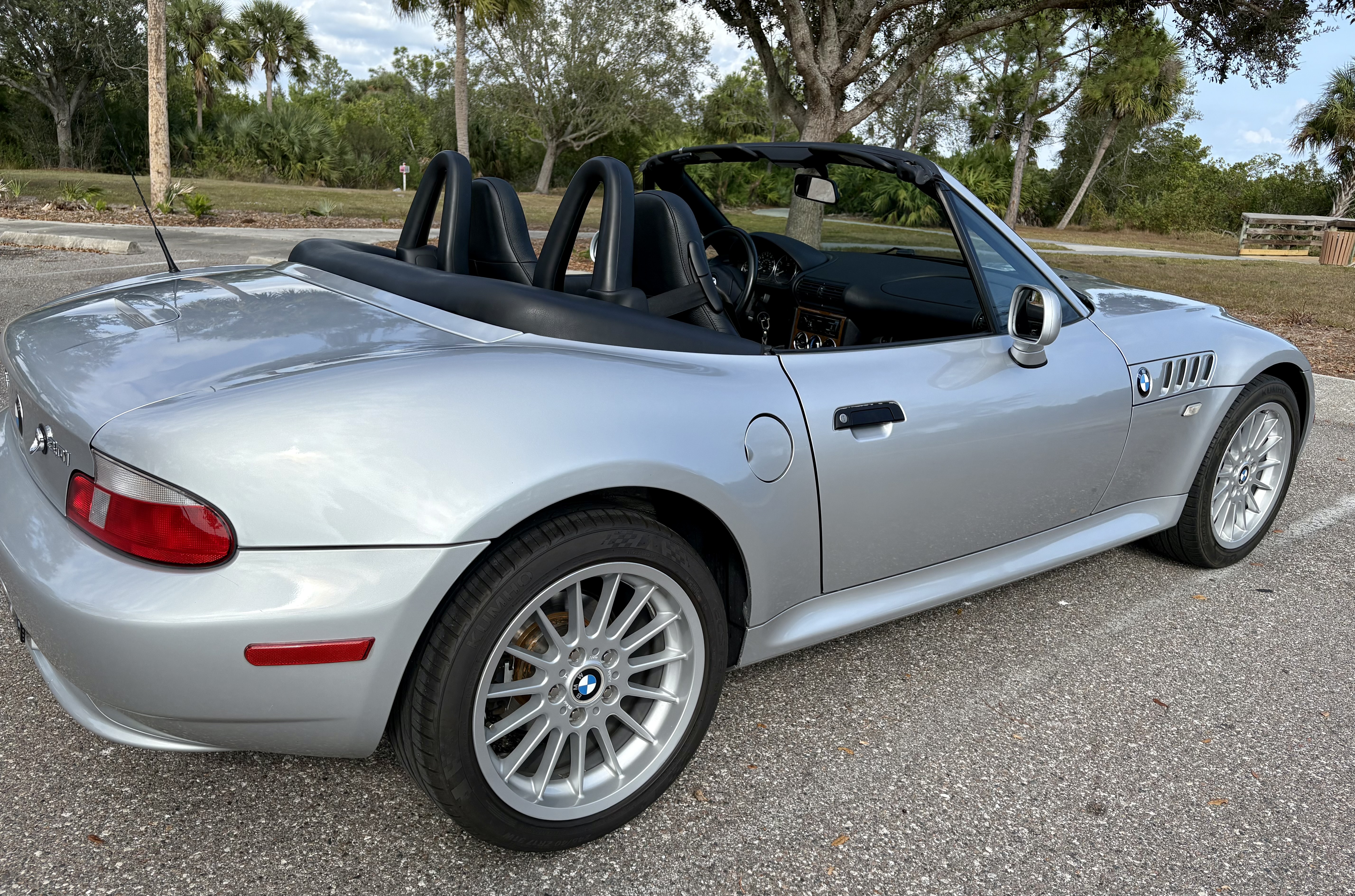 Used 2001 BMW Z3 3.0i RWD image 5