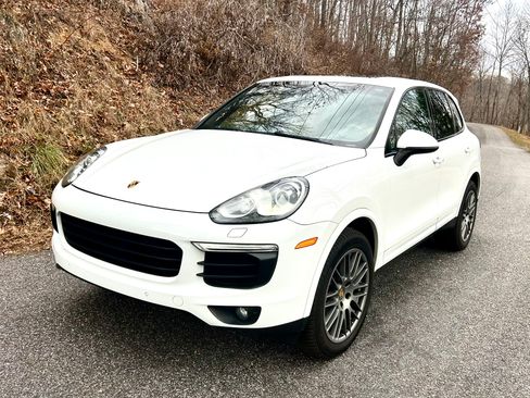 Used 2018 Porsche Cayenne image 1