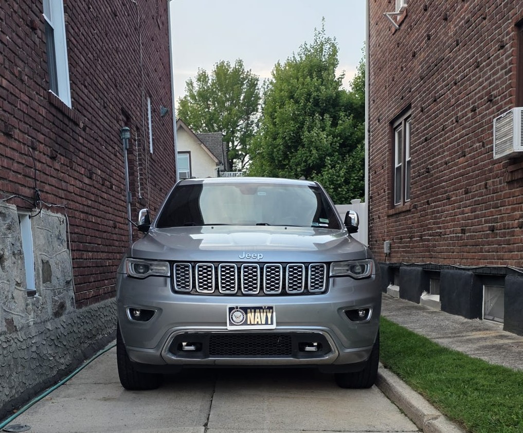 Used 2017 Jeep Grand Cherokee Overland w/ Trailer Tow Group IV RWD image 16