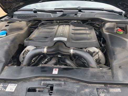 Used 2015 Porsche Cayenne S image 10