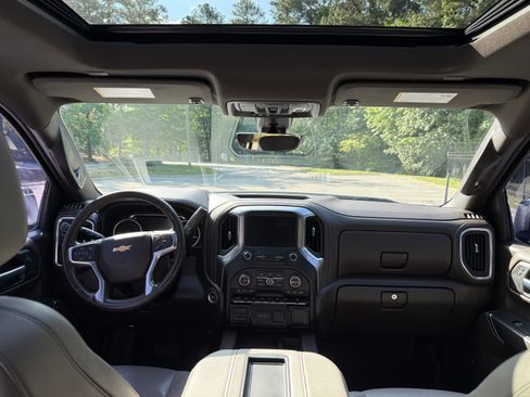 Used 2021 Chevrolet Silverado 1500 LTZ w/ LTZ Premium Package AWD/4WD image 16