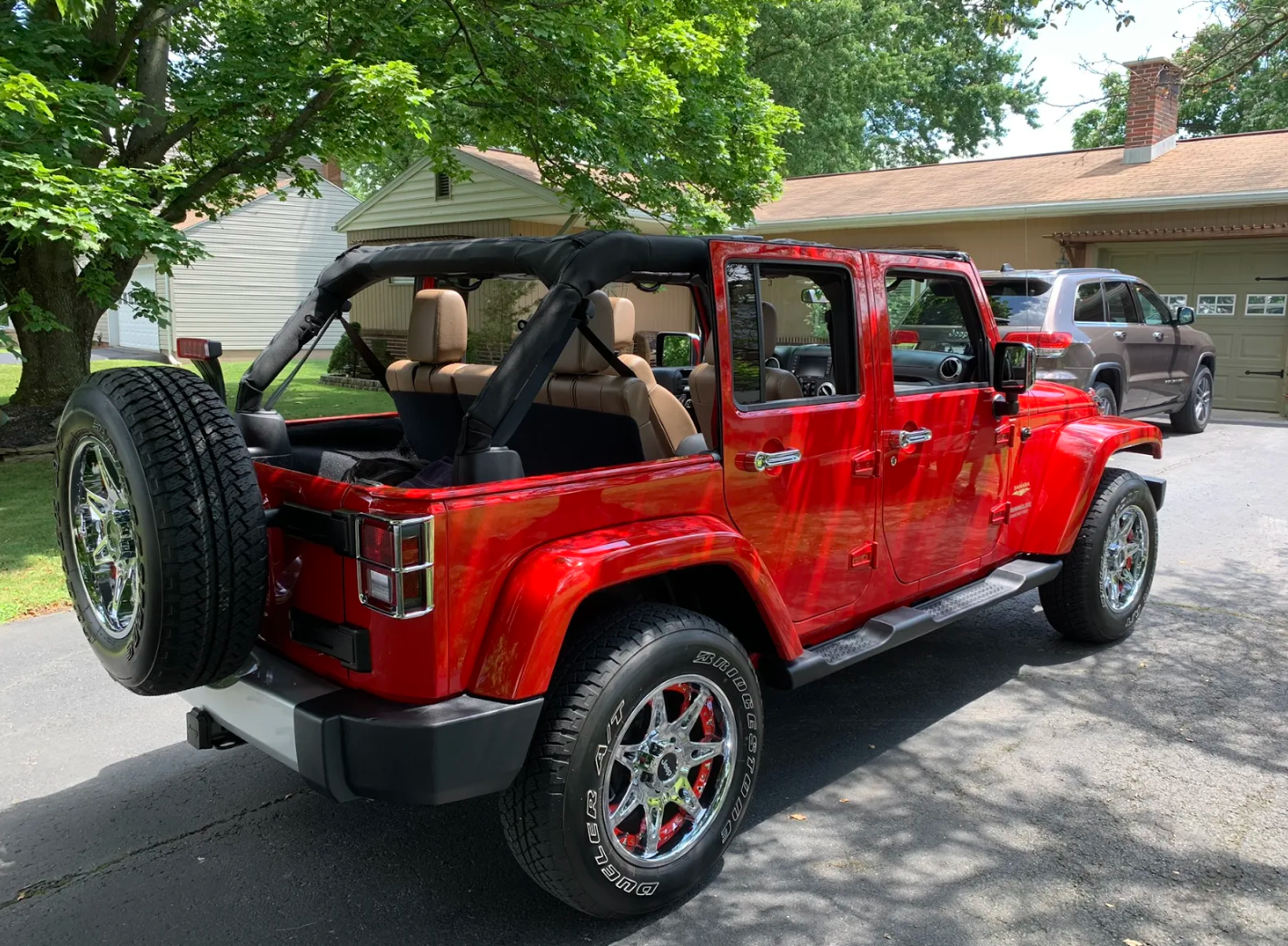 Used 2012 Jeep Wrangler Unlimited Sahara w/ Dual Top Group AWD/4WD image 10