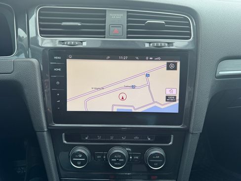 Used 2019 Volkswagen e-Golf SEL Premium image 14