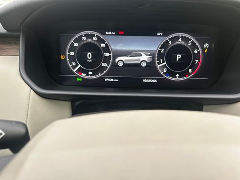 Used 2018 Land Rover Discovery HSE image 11