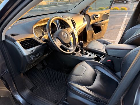 Used 2015 Jeep Cherokee Trailhawk w/ Comfort/Convenience Group AWD/4WD image 20