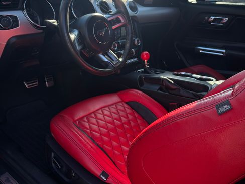 Used 2015 Ford Mustang Premium image 4