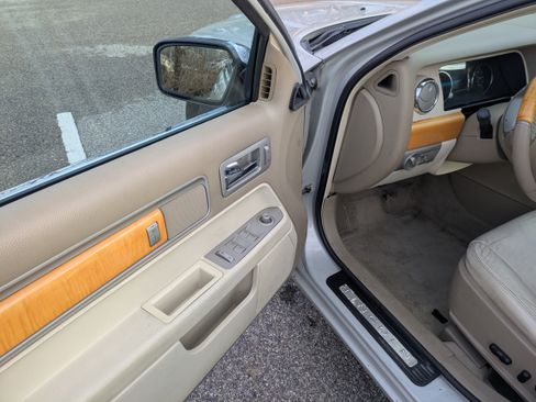 Used 2007 Lincoln MKZ image 8