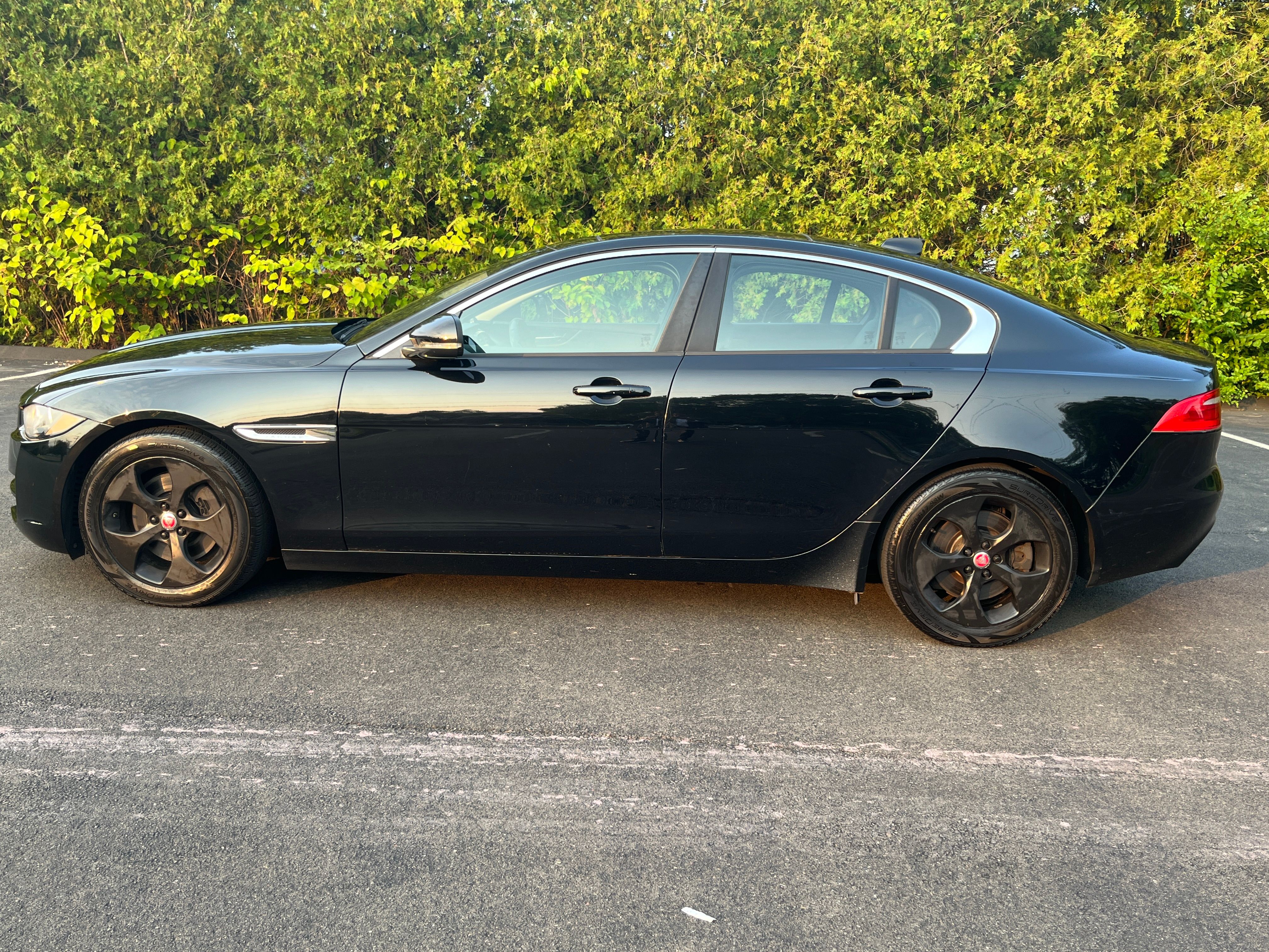 Used 2018 Jaguar XE RWD image 6