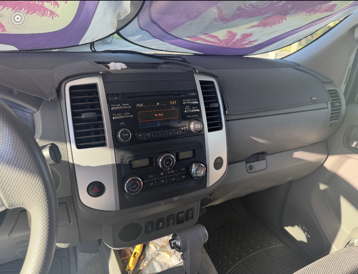 Used 2014 Nissan Frontier SV w/ SV Value Truck Package RWD image 2