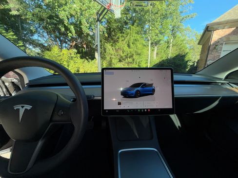 Used 2022 Tesla Model 3 Long Range AWD/4WD image 13