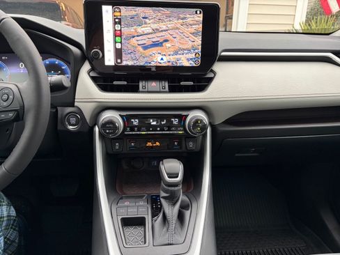 Used 2025 Toyota RAV4 Limited image 16