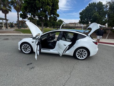 Used 2023 Tesla Model 3 Standard Range image 14