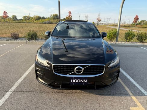 Used 2019 Volvo S60 T6 R-Design image 5