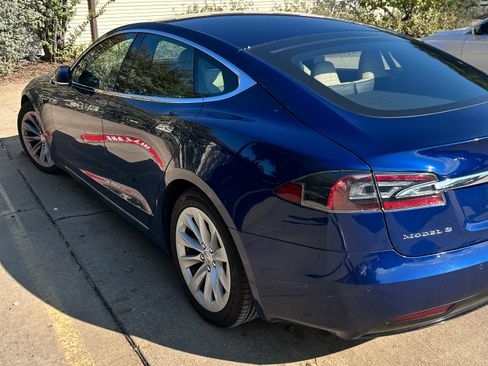 Used 2017 Tesla Model S 75D image 1