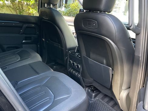 Used 2020 Land Rover Defender 110 S image 9