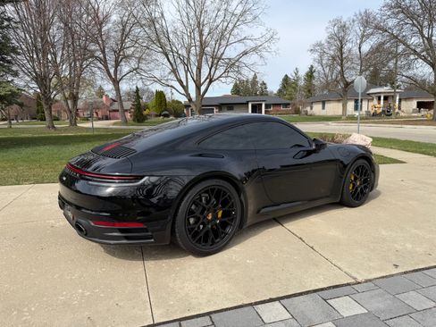 Used 2022 Porsche 911 Carrera 4 image 8